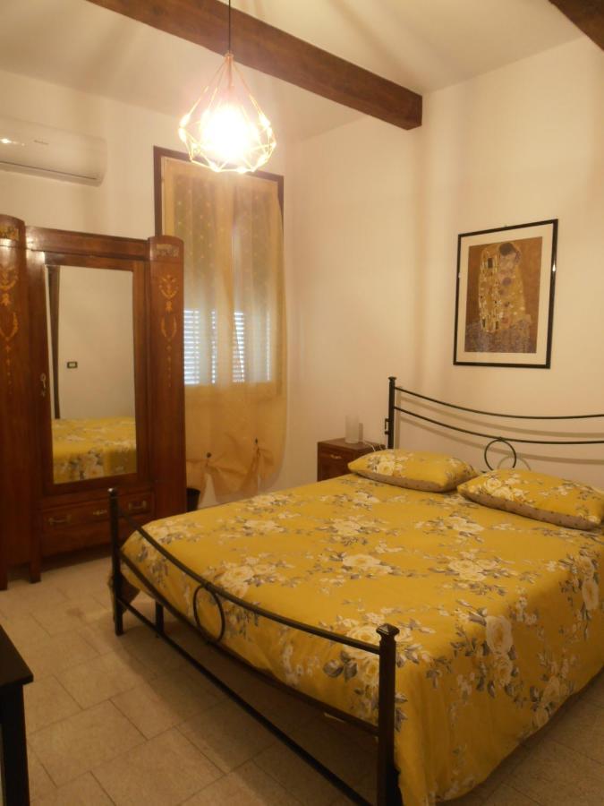 B&B Timo E Rosmarino Sermide Buitenkant foto